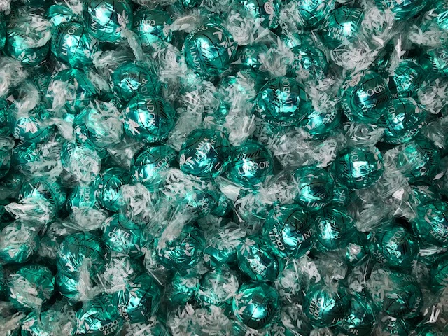 Sweetas954 Lindor Bulk Coconut - 1kg 1 Sweetas954 Lindor Bulk Coconut - 1kg